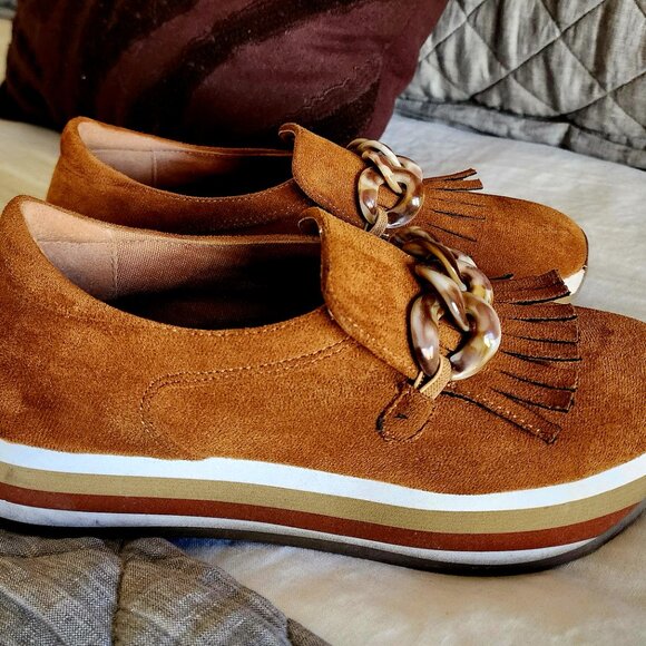 Shoes - Picture 2 of 4